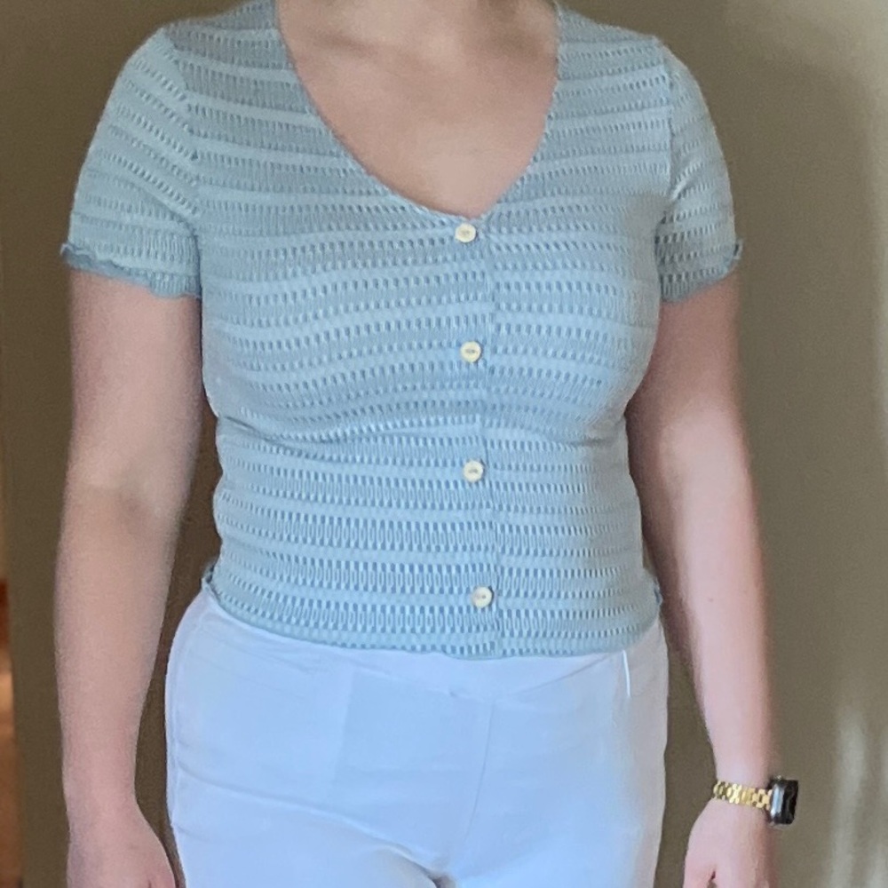 Lightweight Top with Nonfunctional Buttons